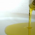 Hot Oil Treatments – The Humble Luxury With Excellent Benefits for Black Hair